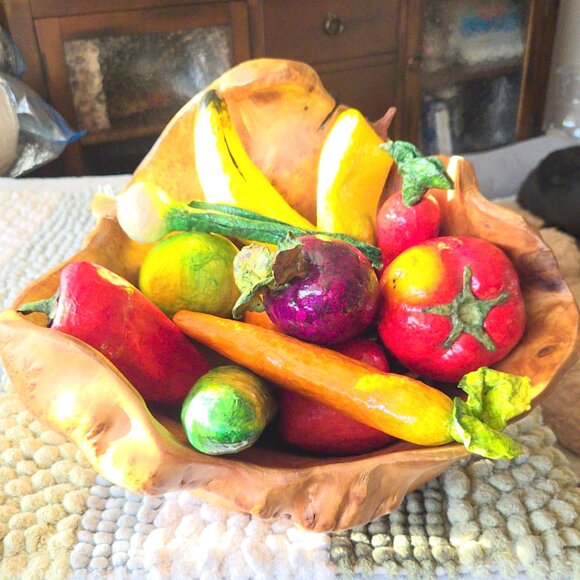 13 Piece Vintage Handcrafted Realistic Life Size Paper Mache Fruit & Vegetables - Picture 1 of 11